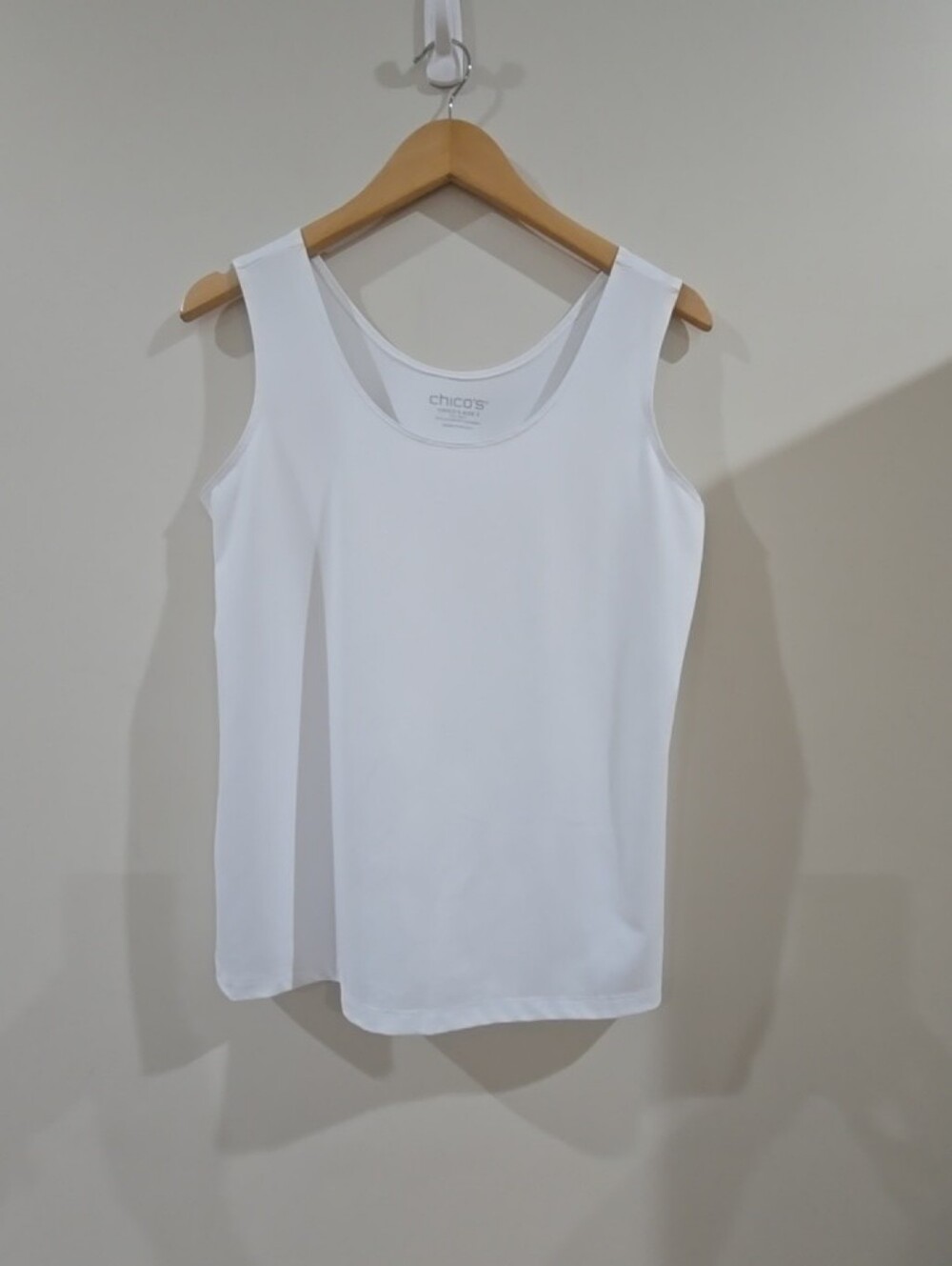 Chico's  White TAGLESS Contemporary Microfiber Tank Top Size 2